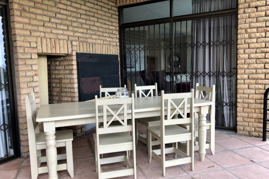 7 Bedroom Property for Sale in Plattekloof Western Cape